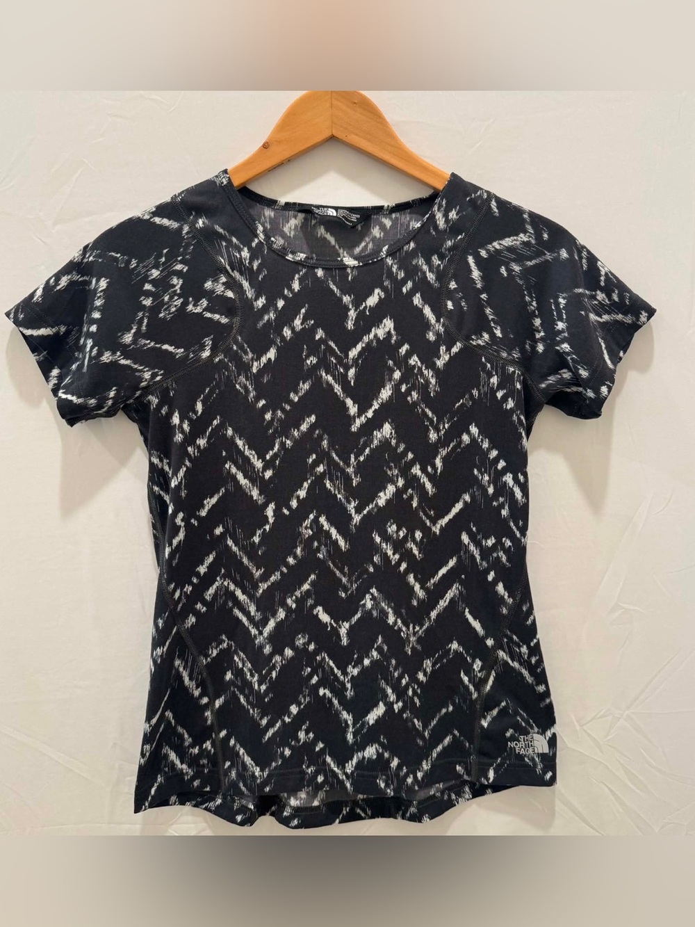 The North Face Women’s Black Tee with White Chevron Print Petite Small
